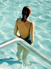 Load image into Gallery viewer, Ginger Shore, Causeway Inn, Tampa, Florida, November 17 Print Stephen Shore