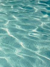 Load image into Gallery viewer, Ginger Shore, Causeway Inn, Tampa, Florida, November 17 Print Stephen Shore