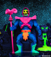 Load image into Gallery viewer, Masters of the Universe: SKELETOR Sculpture Vinyl Figure Madsaki