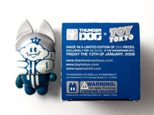 Load image into Gallery viewer, 'No Skool' Thundermutt Designer Toy (Signed) Vinyl Figure SEEN