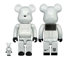 Load image into Gallery viewer, BEARBRICK Nike SB White (400% + 100%) Vinyl Figure Be@rbrick