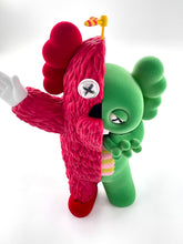 Load image into Gallery viewer, KACHAMUKKU (Red/Green) Vinyl Figure KAWS