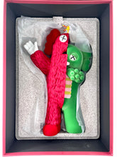 Load image into Gallery viewer, KACHAMUKKU (Red/Green) Vinyl Figure KAWS